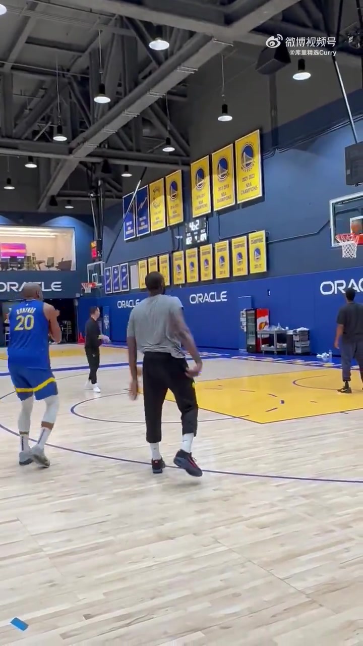 真空間型五號(hào)位啊霍福德與追夢(mèng)同框練習(xí)三分投射