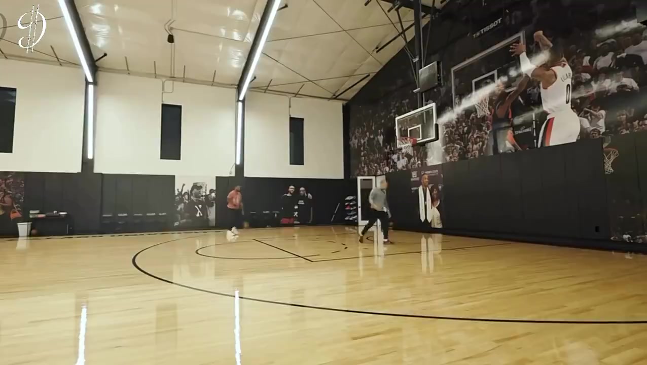 利拉德已經(jīng)開始有球訓(xùn)練美國(guó)的醫(yī)療水平不得不服啊