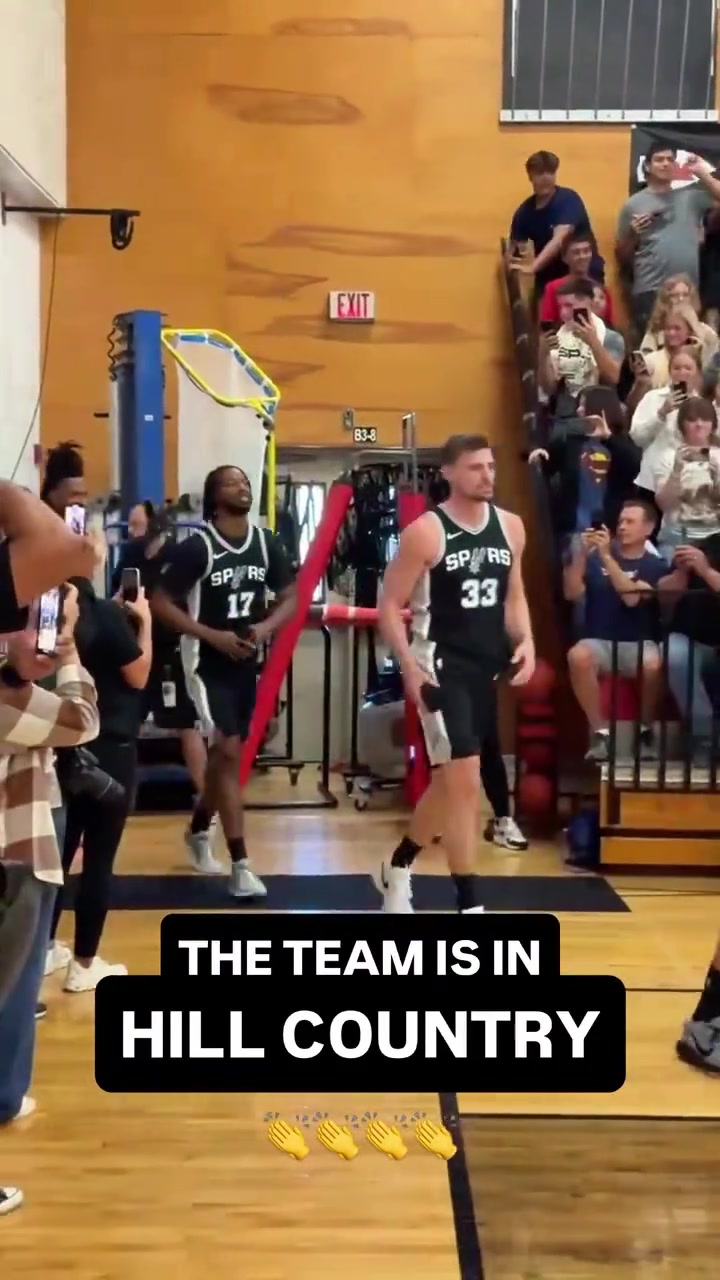 新賽季真的快來了馬刺全隊(duì)參加訓(xùn)練賽一個(gè)個(gè)都秀起了扣籃