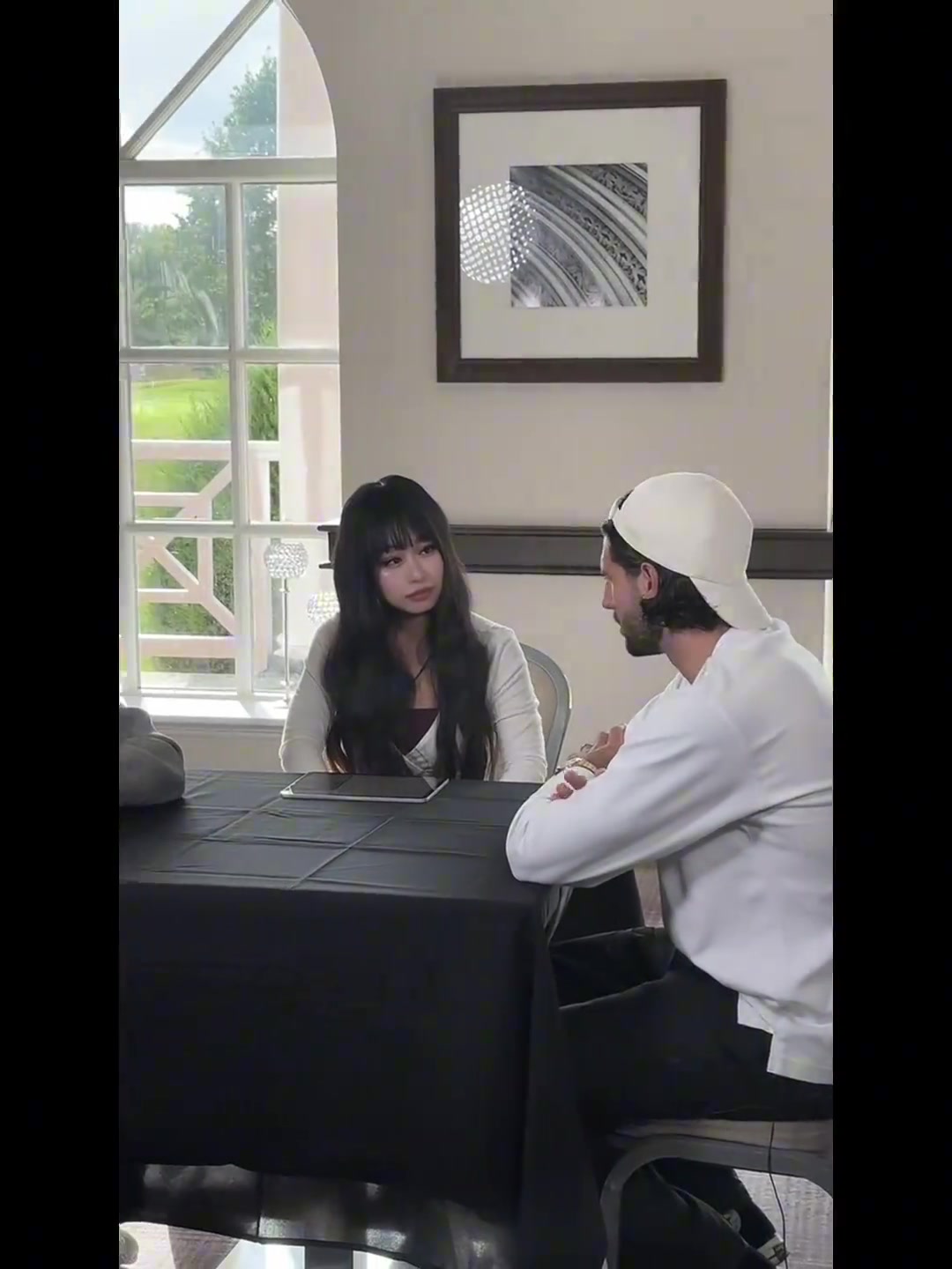 大老師和索博柯爾克茲合影這是英超現(xiàn)役最強(qiáng)邊后衛(wèi)搭檔嘛