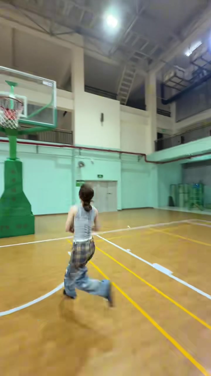 女網(wǎng)紅的運球一個比一個犀利