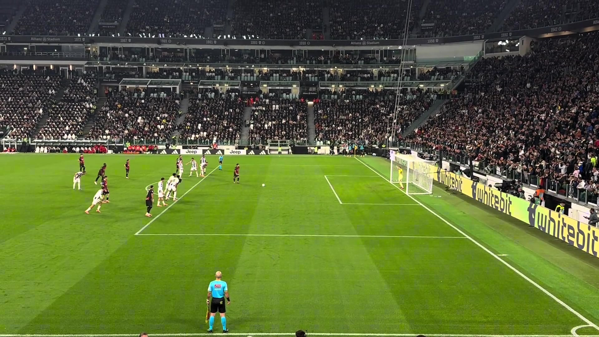 球迷現(xiàn)場實拍普利西奇踢飛點球