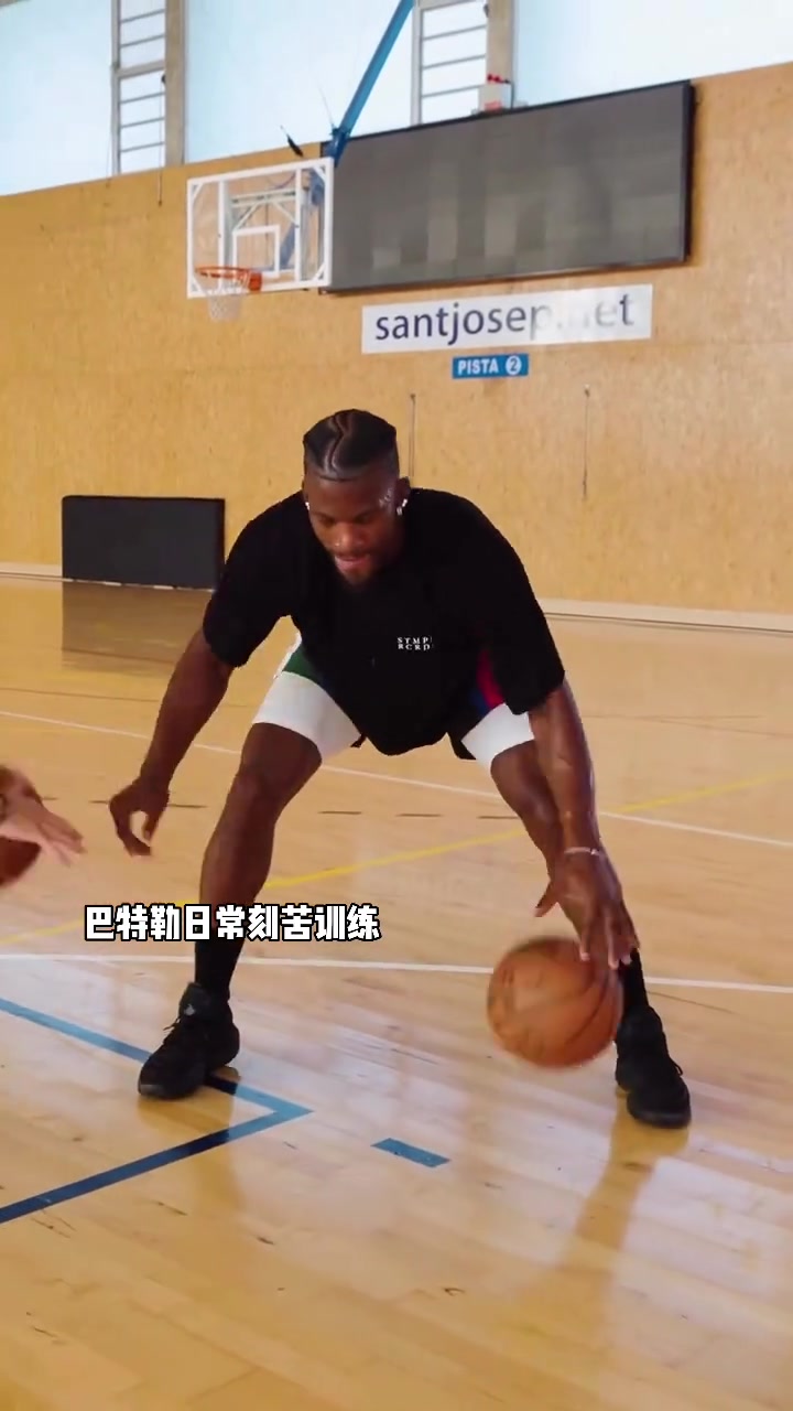 純粹的男人休賽期想找到巴特勒只有兩個地方棋牌室和訓練館