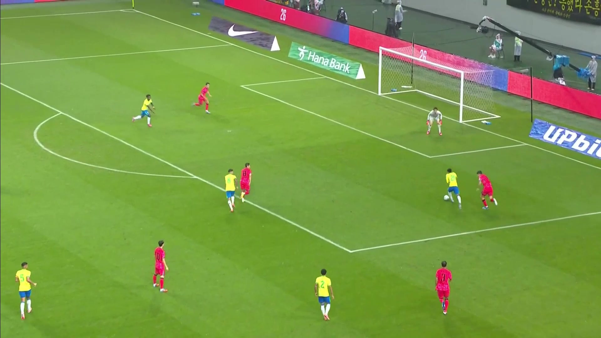 超級(jí)超級(jí)巨大失誤金玟哉后場(chǎng)轉(zhuǎn)身失誤被斷埃斯特旺輕松破門