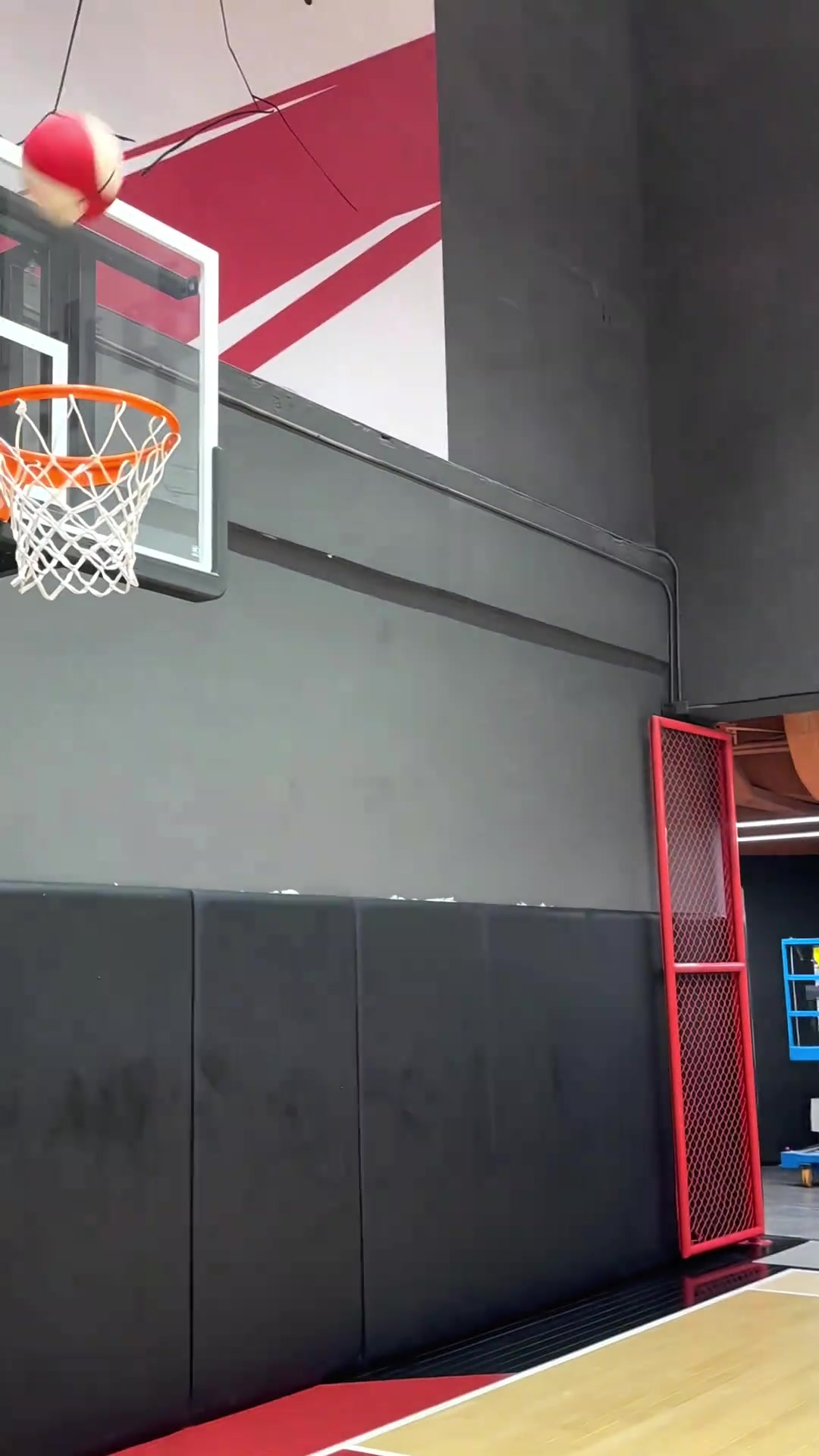 想領(lǐng)悟這套動作的精髓所以我看了一遍又一遍