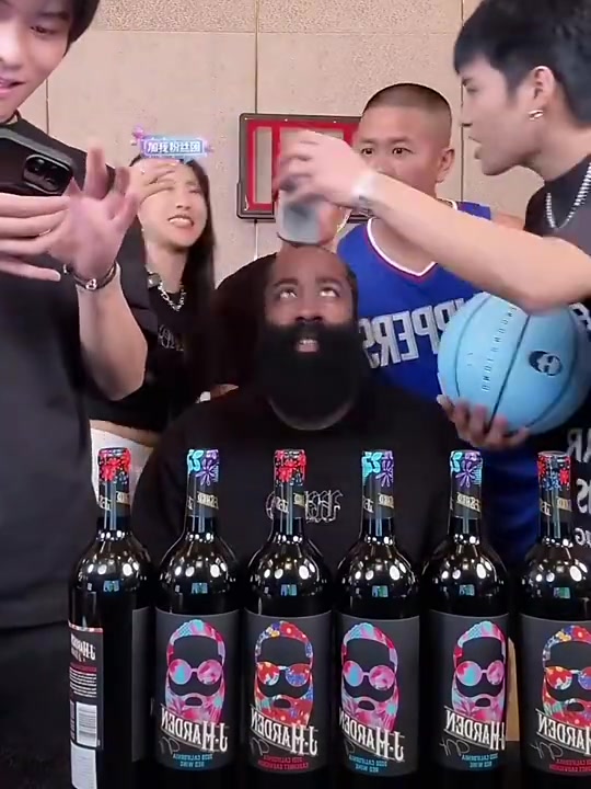 令登哥震驚哈登曾在三只羊直播間12秒賣出4萬(wàn)瓶紅酒