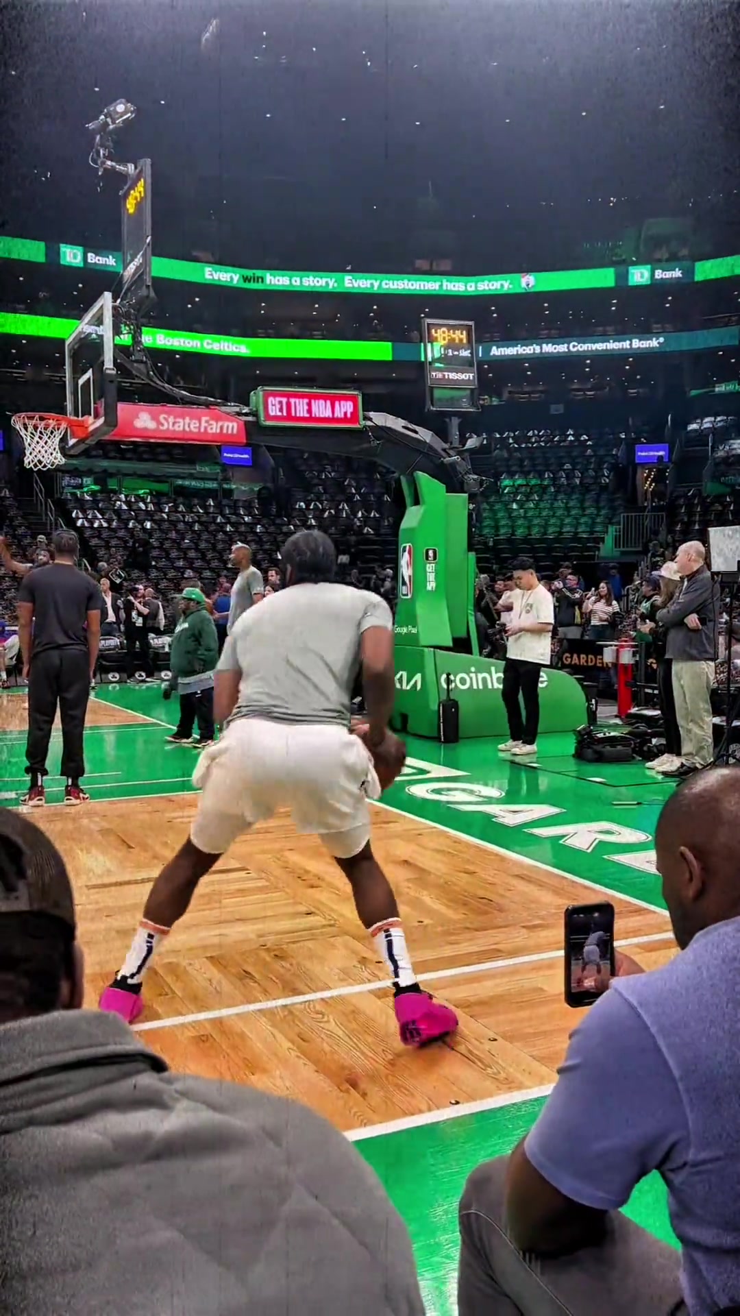 楊毅很多人還是低估了哈登的組織能力 還把他定義為一個(gè)得分手