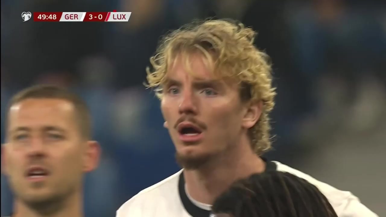 盧森堡禁區(qū)內(nèi)解圍不力基米西門(mén)前打門(mén)雙響德國(guó)4-0領(lǐng)先盧森堡