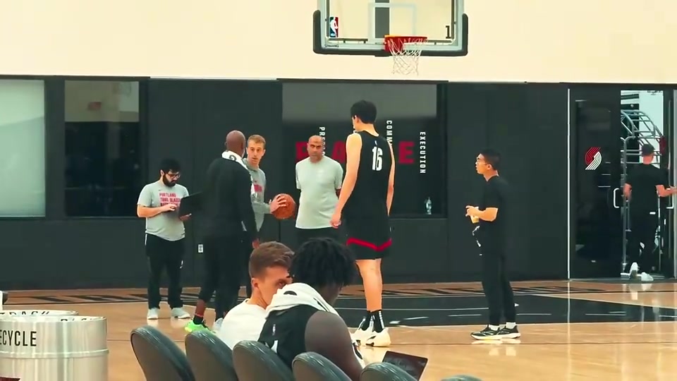 看得出來(lái)真重視比盧普斯夏聯(lián)期間曾親自講解教楊瀚森跑位