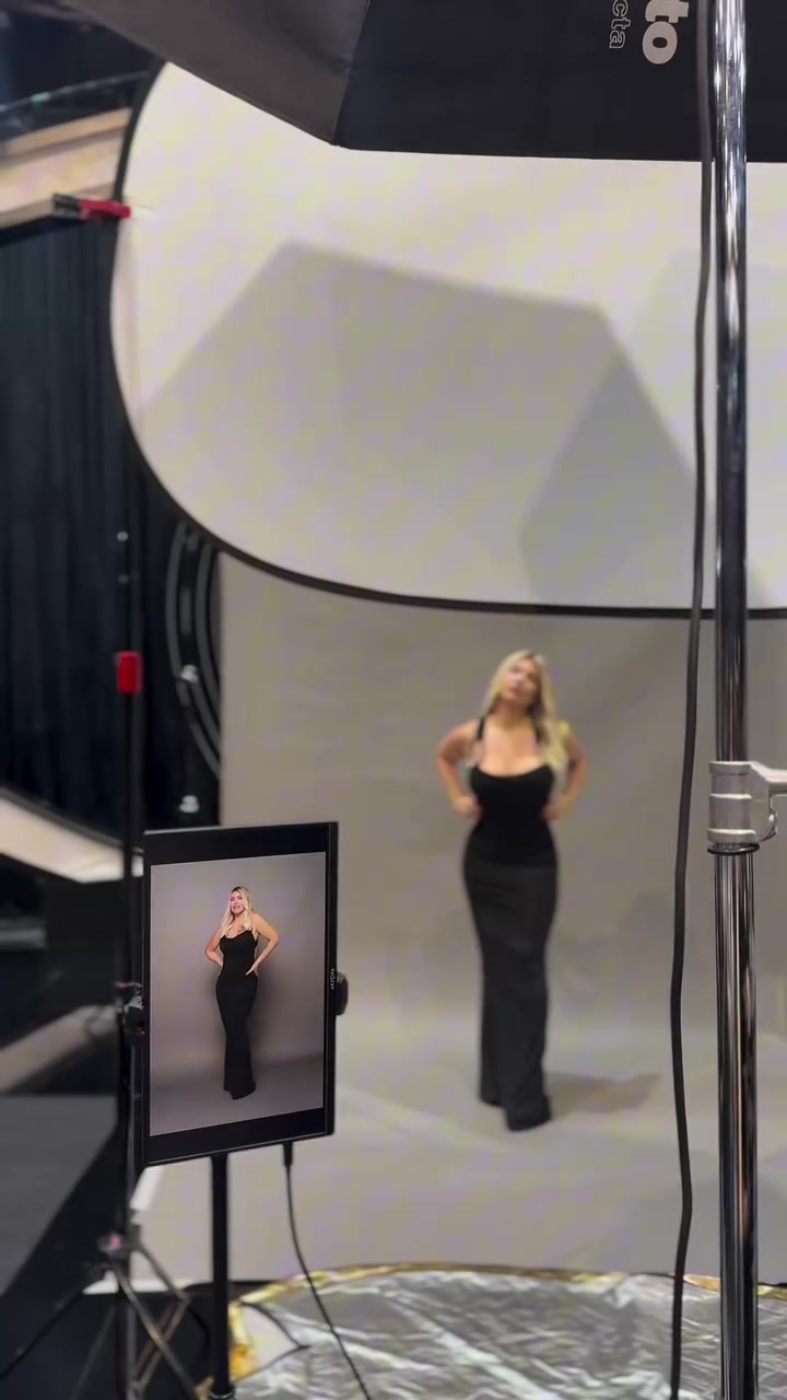 可惡旺達(dá)又出來大秀身材啦為啥這么多媒體找她拍照