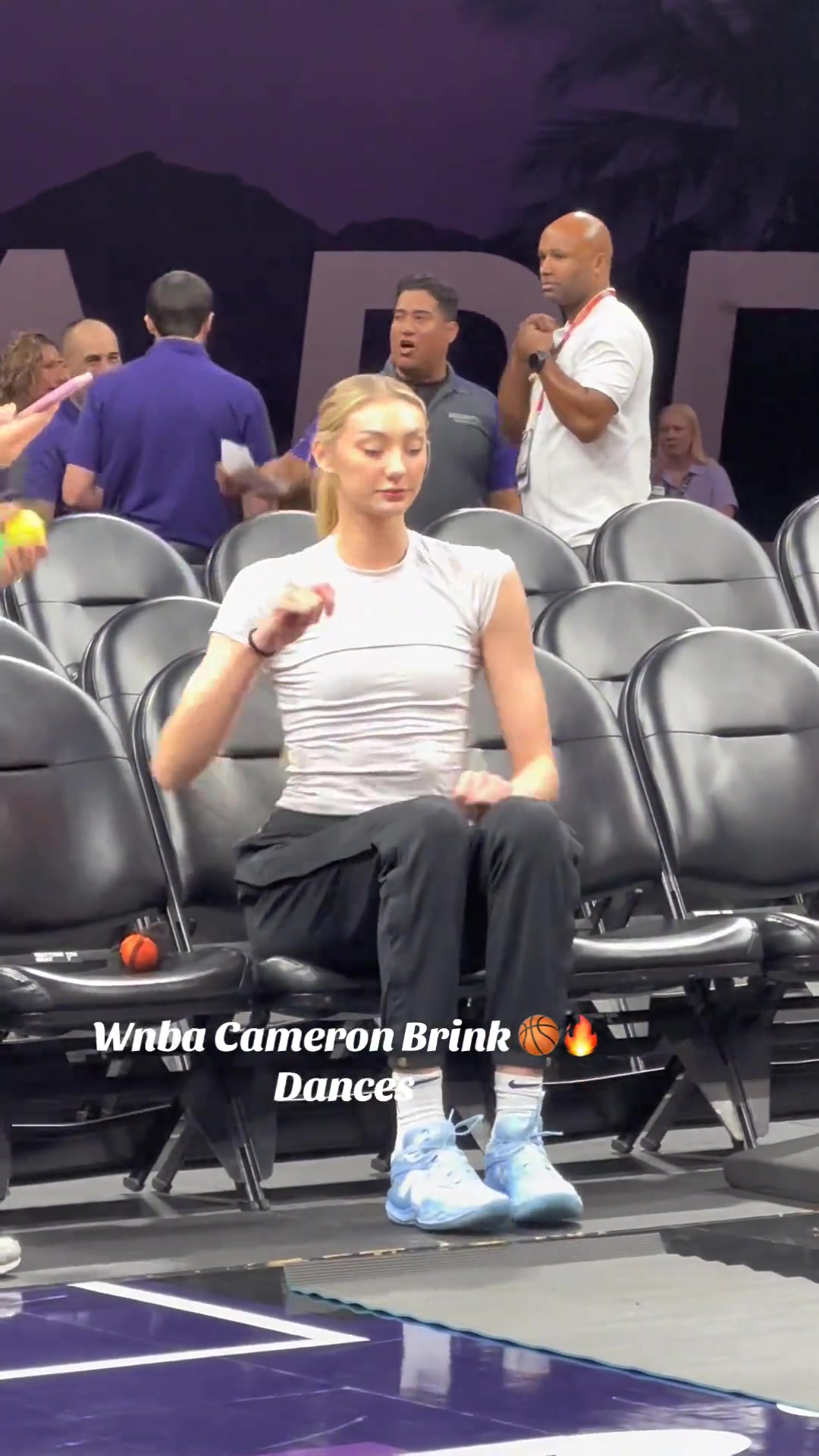 感受一下庫里教妹布林克的十頭身有一說一真的和杜蘭特很配