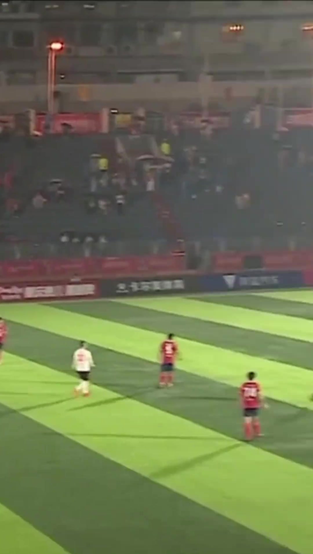 米蘭名宿被超遠任意球震驚安布蘇超之后還有渝超還有啥超