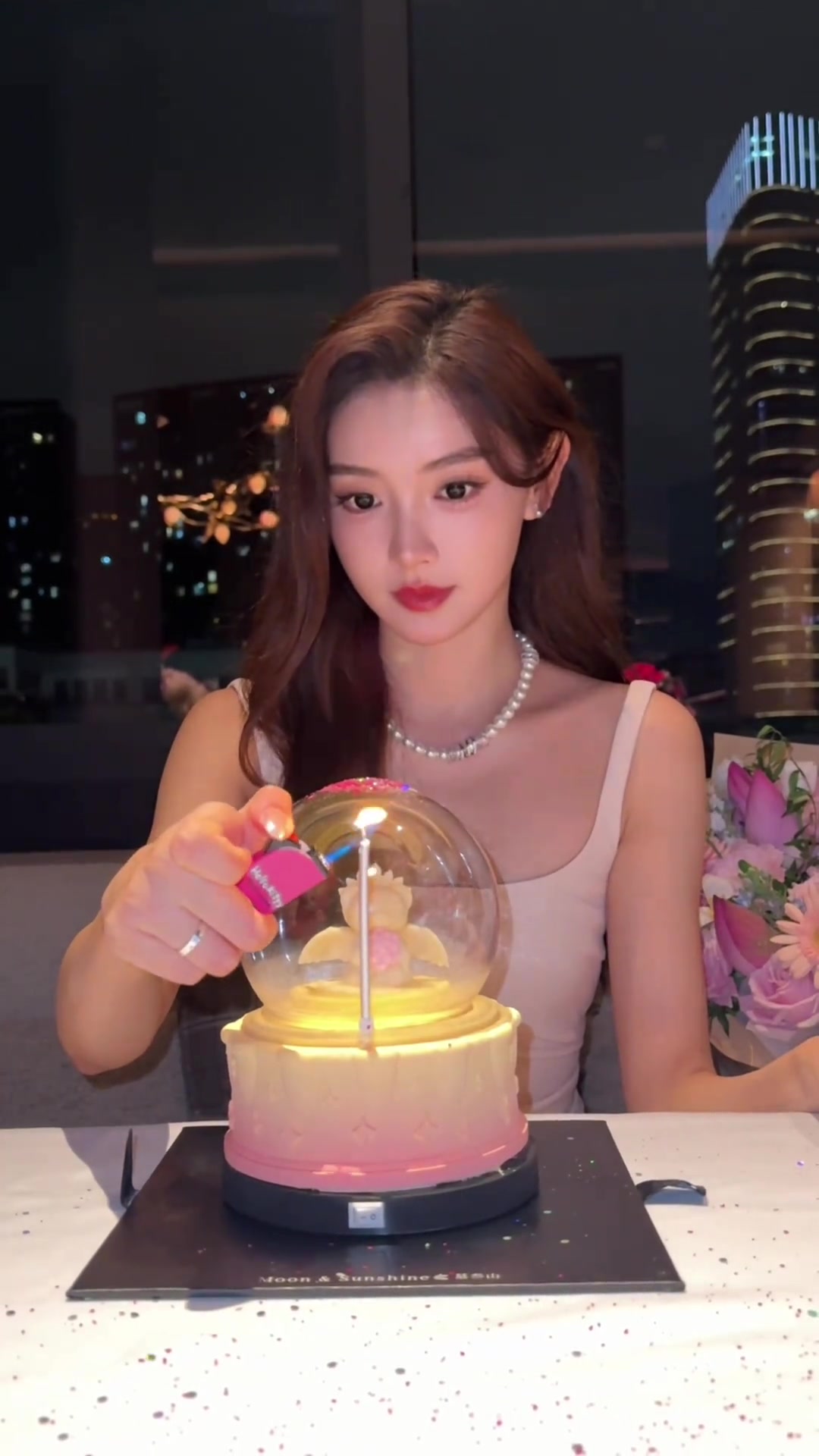 生日快樂呀女主播金佳悅曬吹蠟燭視頻顏值太高了