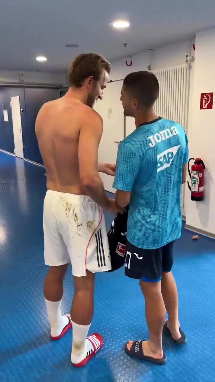 凱恩這身材充分說(shuō)明神鋒不靠堆肌肉