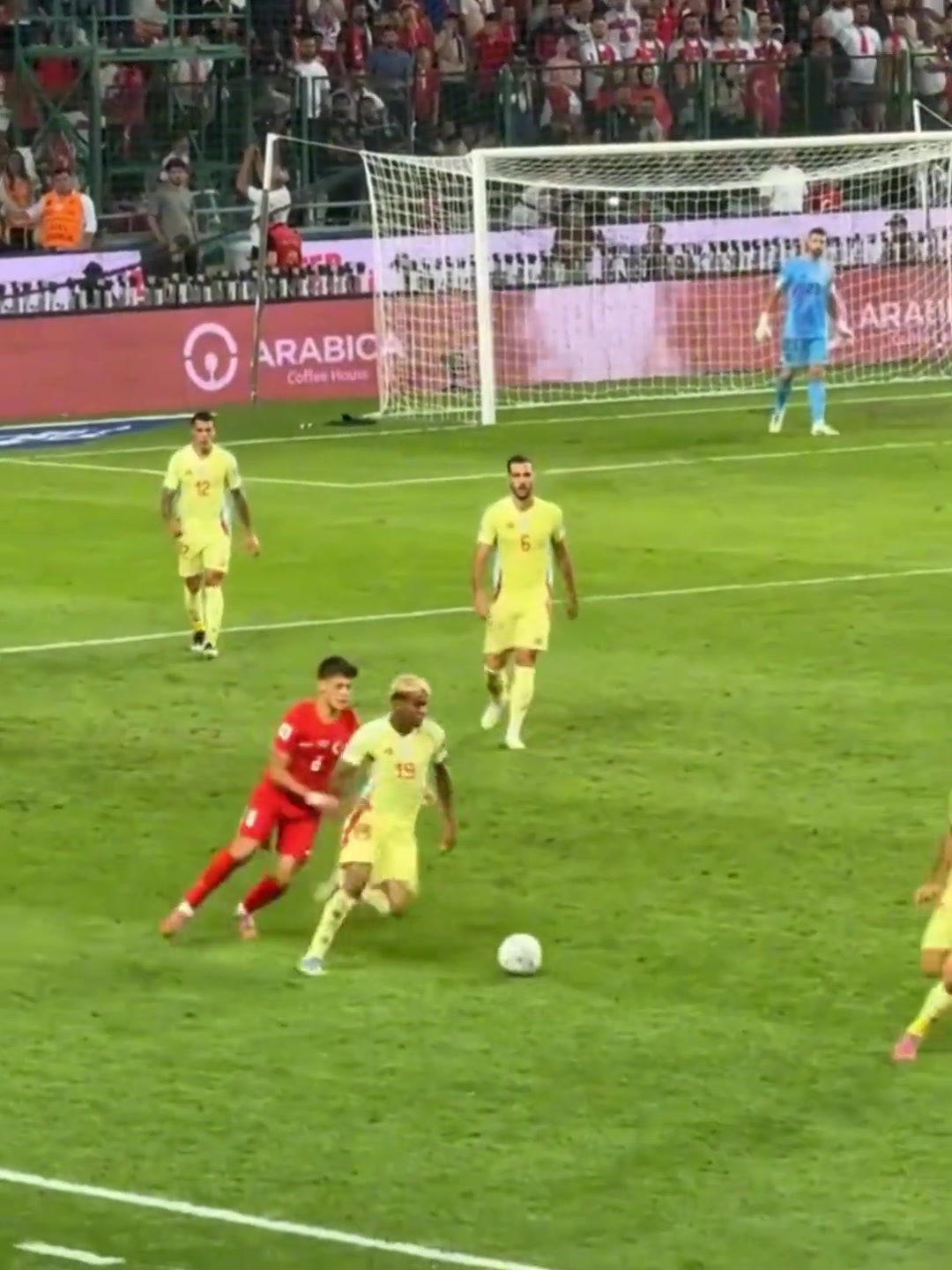 搶斷突破外腳背亞馬爾一個(gè)人差點(diǎn)干完了所有活