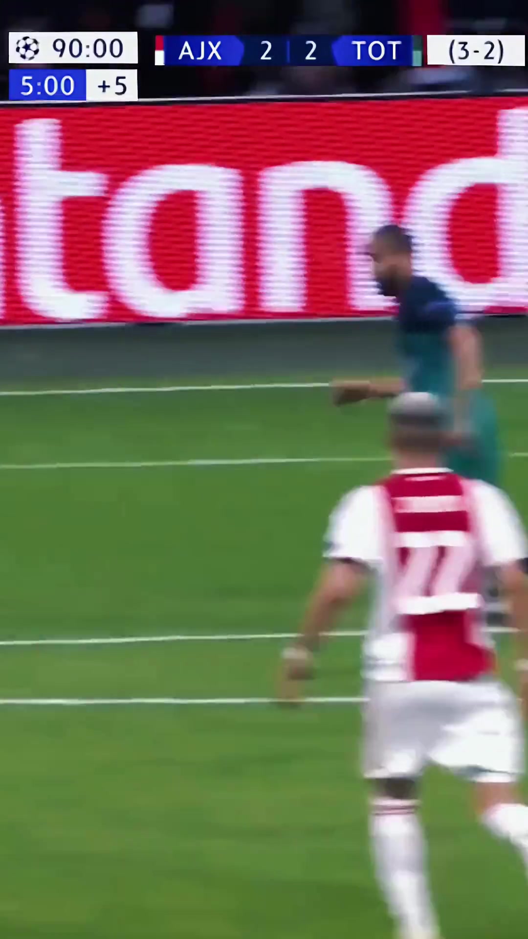 小盧卡斯一戰(zhàn)封神小盧卡斯絕殺這一幕依然熱血沸騰