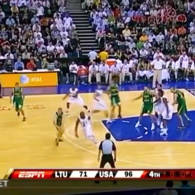 巔峰韋德有多炸一記空接風(fēng)車暴扣讓美國(guó)隊(duì)替補(bǔ)席集體起立