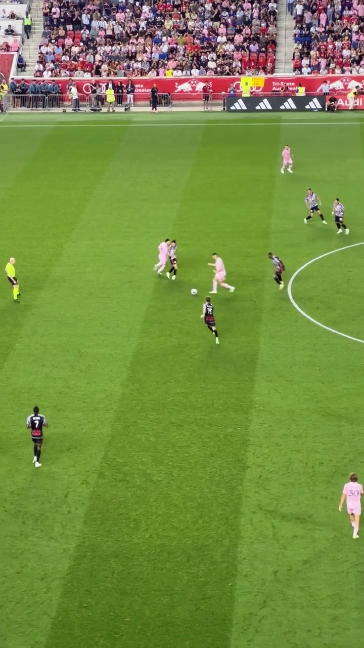 旅程的開始球迷視角看梅西美職聯(lián)首秀妙傳打進首球