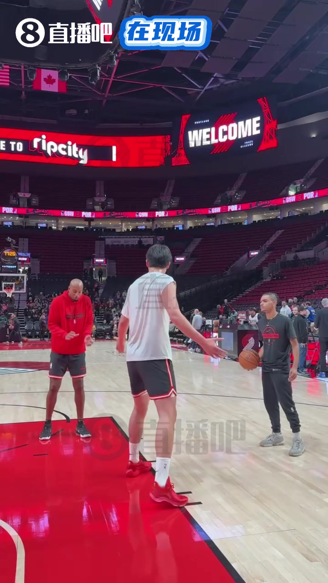 楊瀚森賽前的護(hù)框練習(xí)起作用了今天上場送了兩記大帽