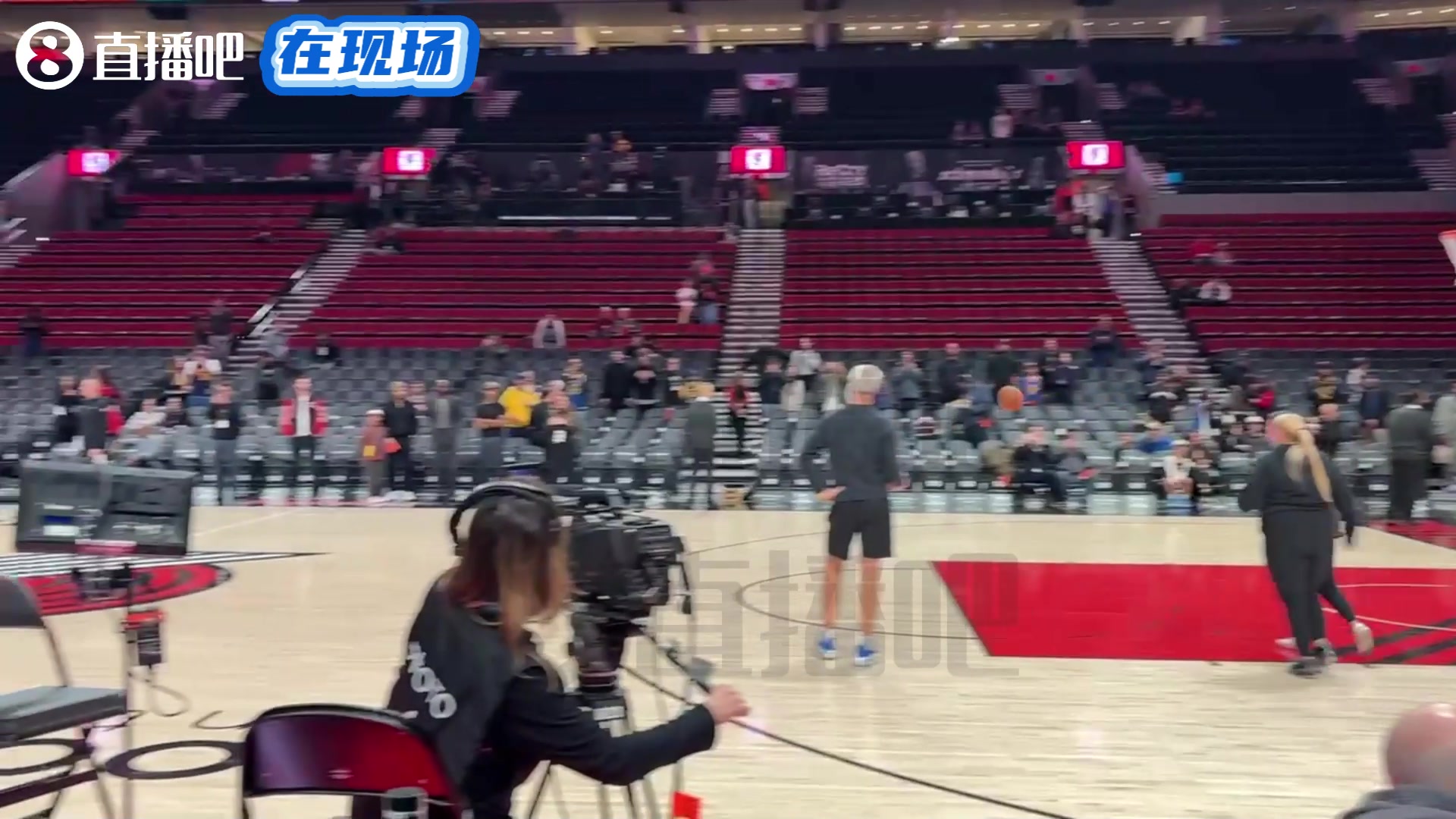 庫里賽前熱身連中三分遠投這手感真是沒誰了