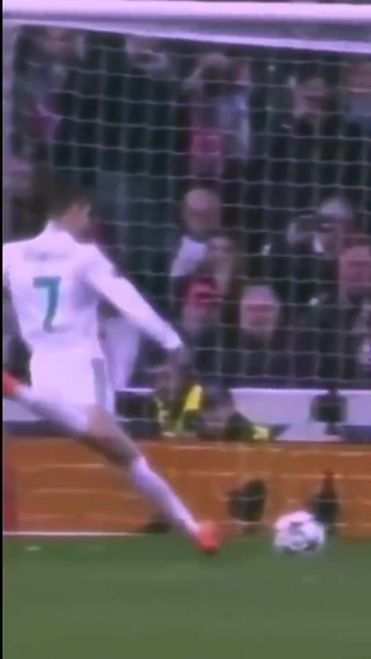 震驚所有人C羅當(dāng)年這記點(diǎn)球主罰時(shí)竟讓球漂浮起來