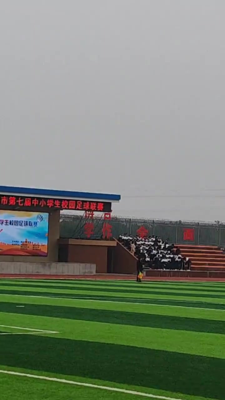 女博主喊話董路董老師你看看給我們?cè)斐啥啻蟮耐{啊