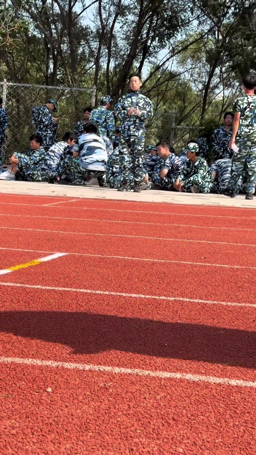 哈哈哈哈這個真跟我兄弟一模一樣老是喜歡做這些動作