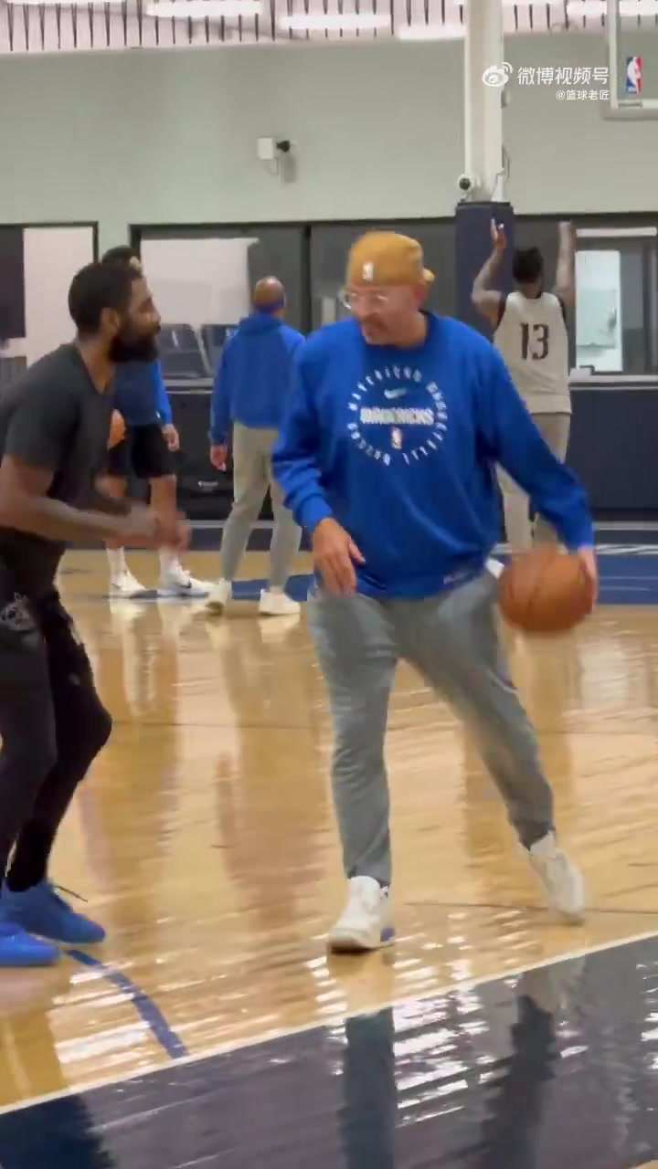 兩個歷史級控衛(wèi)基德在訓練中推土機背打歐文滿滿的都是歡樂