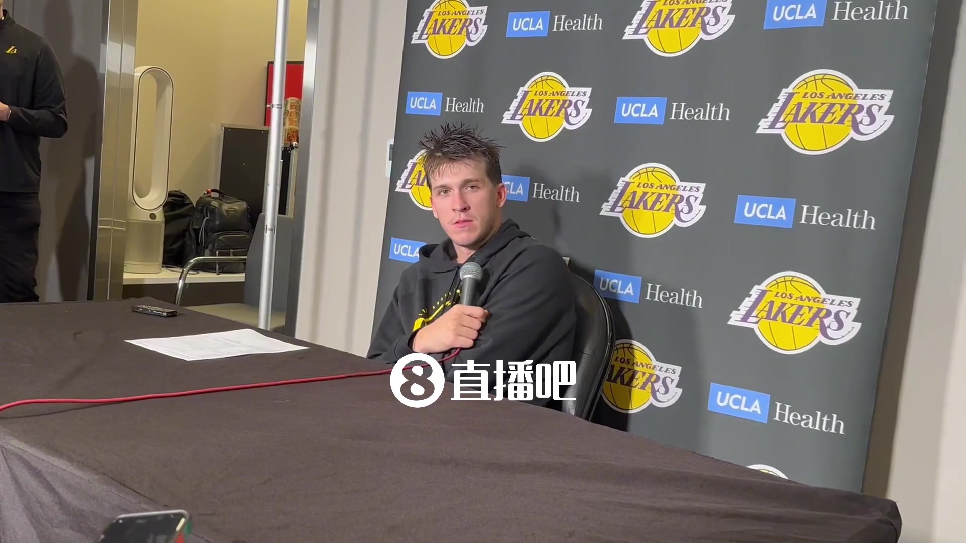 生涯新高51分里夫斯我高中曾在一場(chǎng)三加時(shí)比賽中拿過(guò)73分