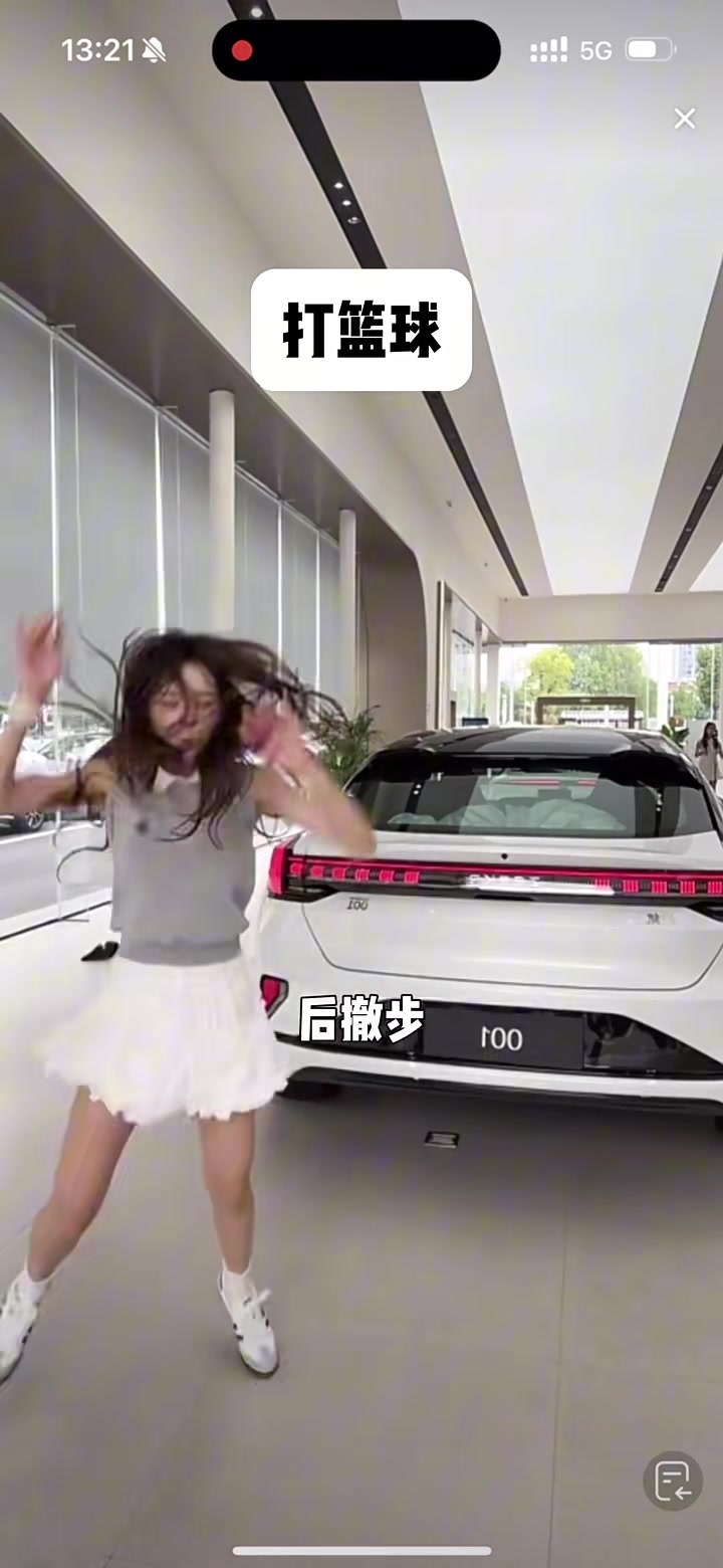 現(xiàn)在沒(méi)點(diǎn)籃球才藝都沒(méi)法去賣車?yán)? title=