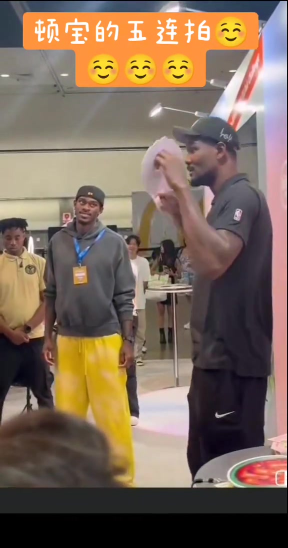 艾頓賣(mài)萌五連拍 一旁的范德比爾特都沒(méi)眼看了