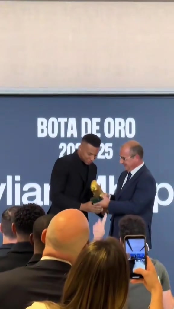 首次獲獎姆巴佩領(lǐng)取24-25賽季歐洲金靴獎