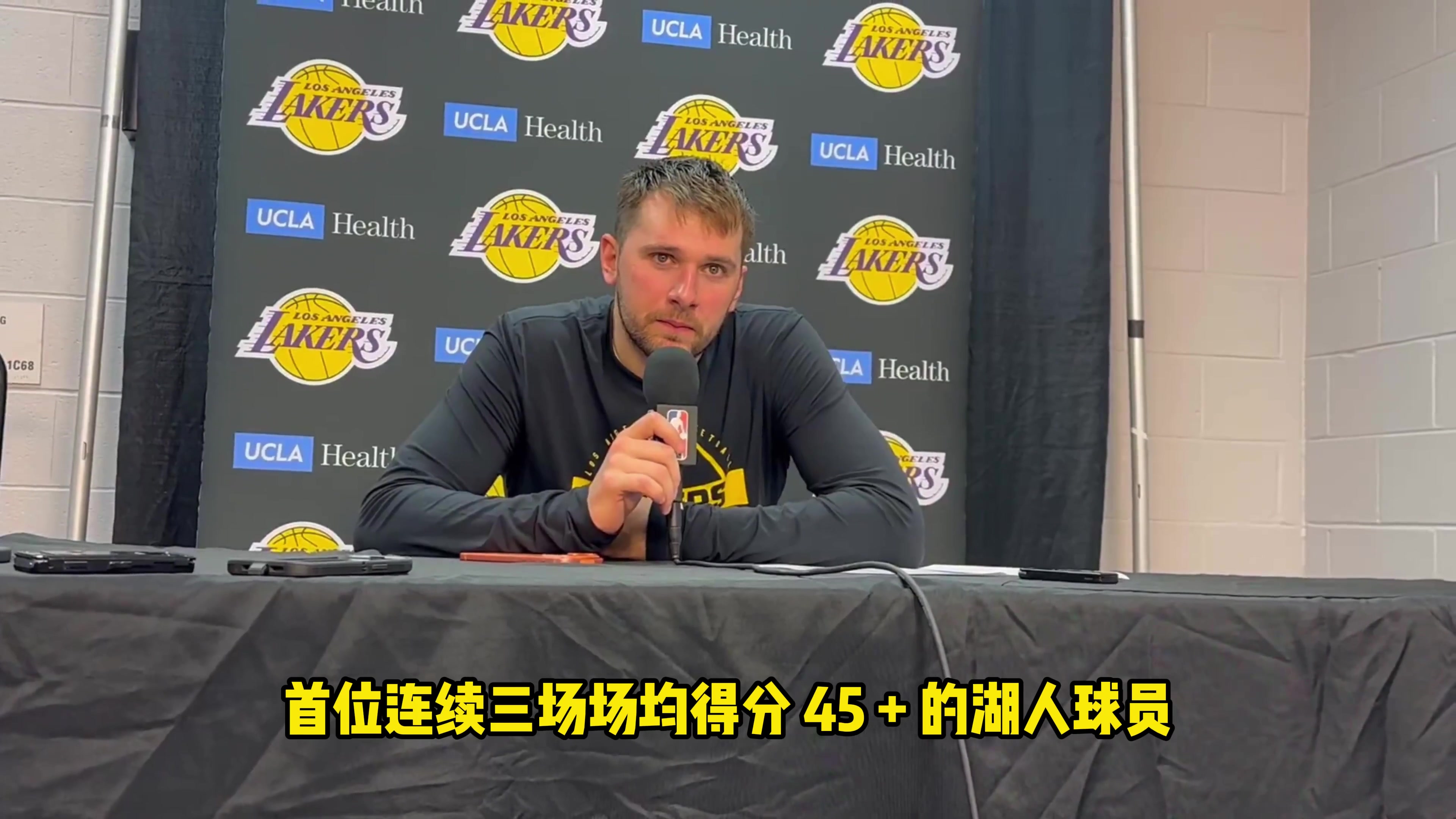 笑死記者里夫斯說(shuō)你能場(chǎng)均40東契奇里夫斯是蠢貨