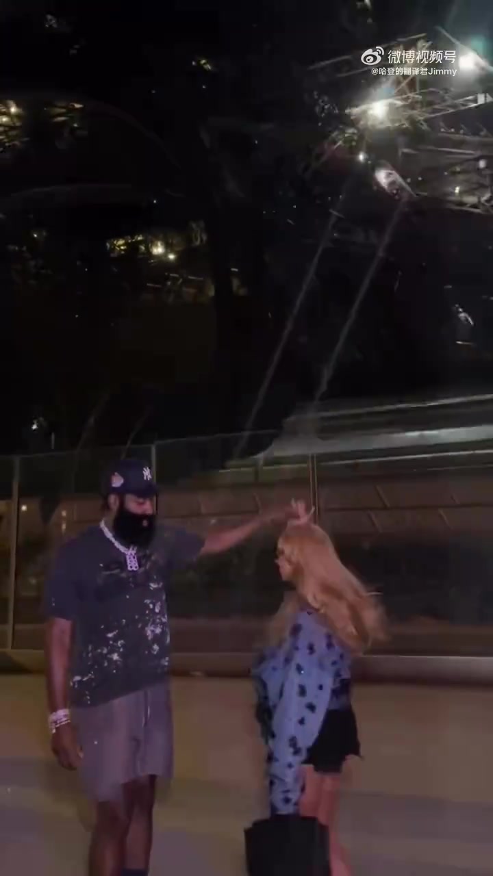 這身材確實(shí)很棒哈登萬圣節(jié)又去陪女朋友了