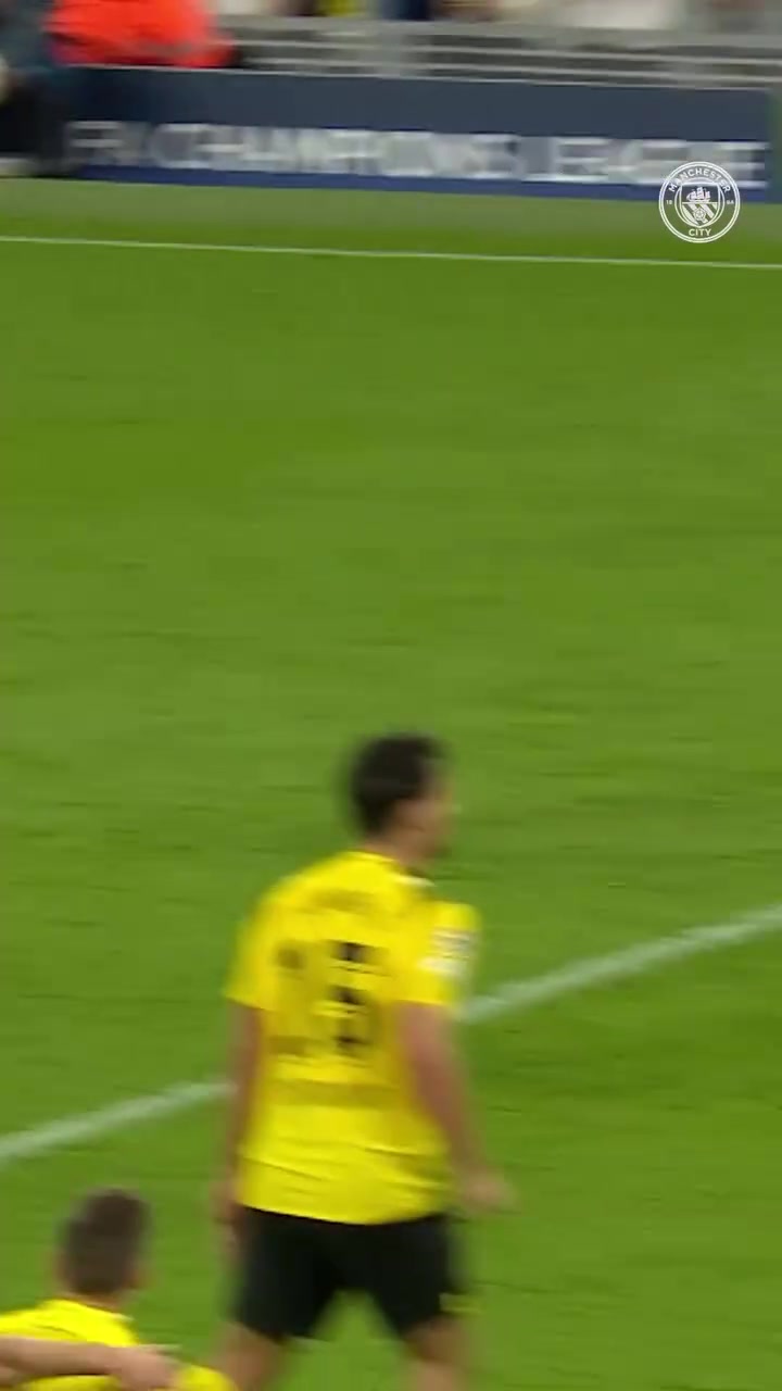 面對(duì)舊主自然要全力以赴名場(chǎng)面哈蘭德的超級(jí)英雄式進(jìn)球