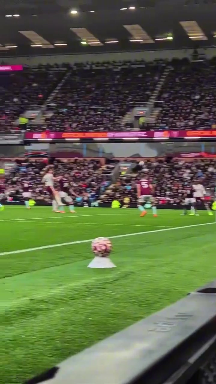 7分領(lǐng)跑阿森納客場2-0輕取伯恩利各項(xiàng)賽事9連勝連續(xù)7場零封