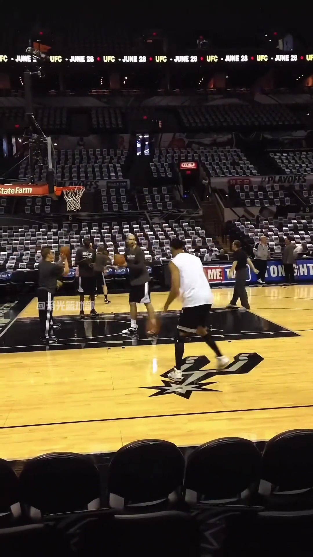 早期鄧肯賽前投籃訓(xùn)練 逮住機會就是一記精準打板