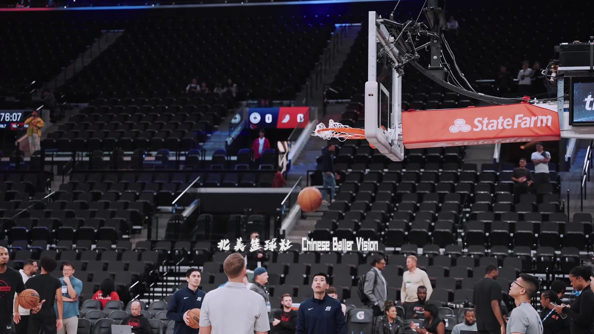 英語(yǔ)有進(jìn)步楊瀚森賽前熱身與助教直接交流已經(jīng)可以擺脫翻譯了