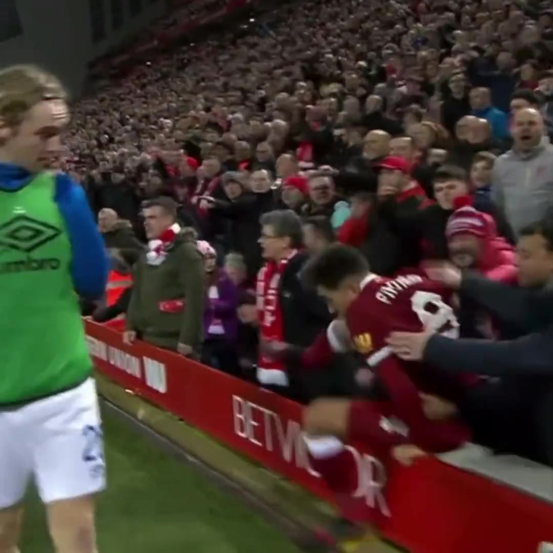 在賽場(chǎng)上受欺負(fù)了怎么辦菲爾米諾干回去就完了