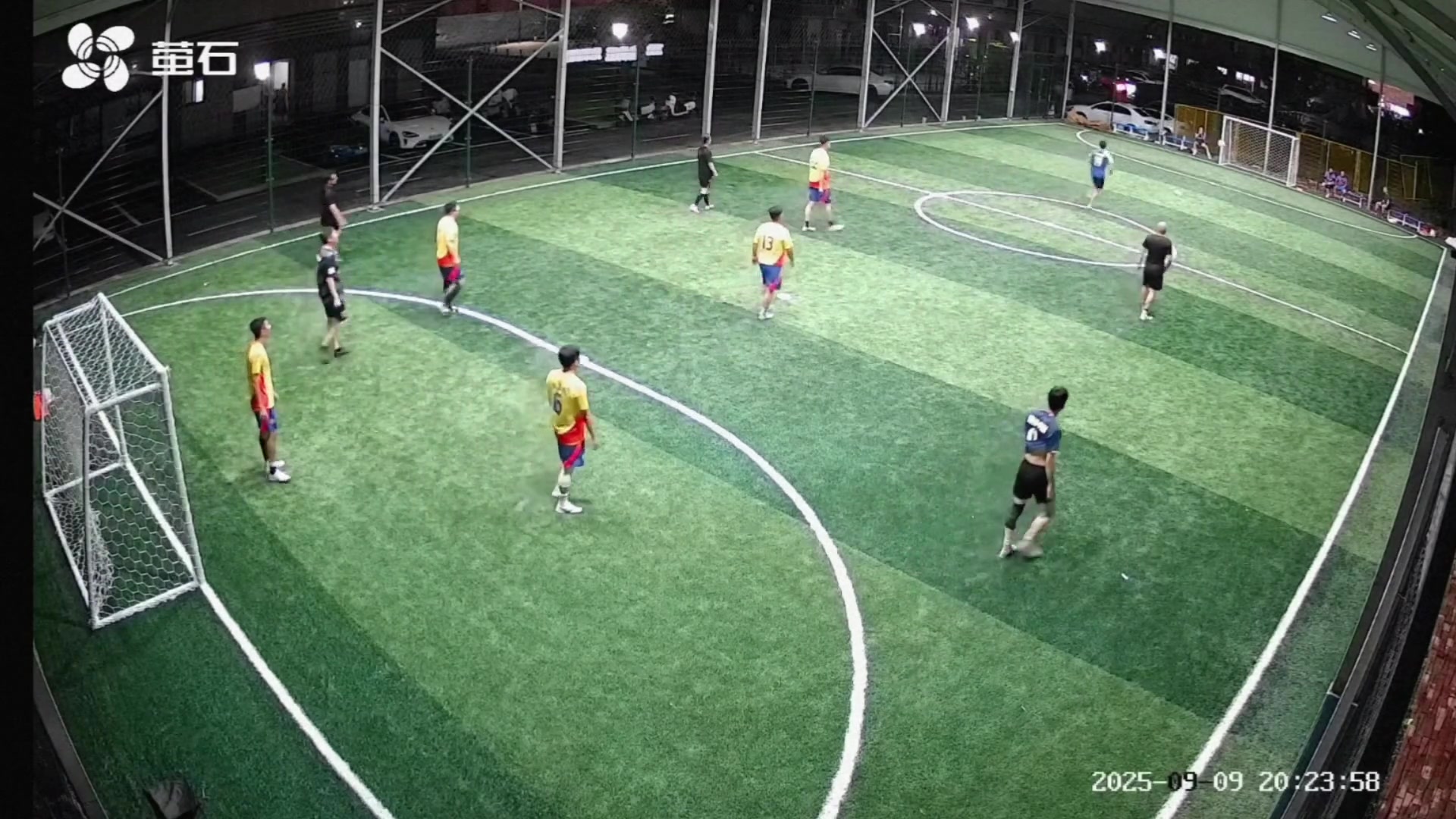 離譜怒射對(duì)方球門結(jié)果進(jìn)了自家大門這該找誰(shuí)說(shuō)理