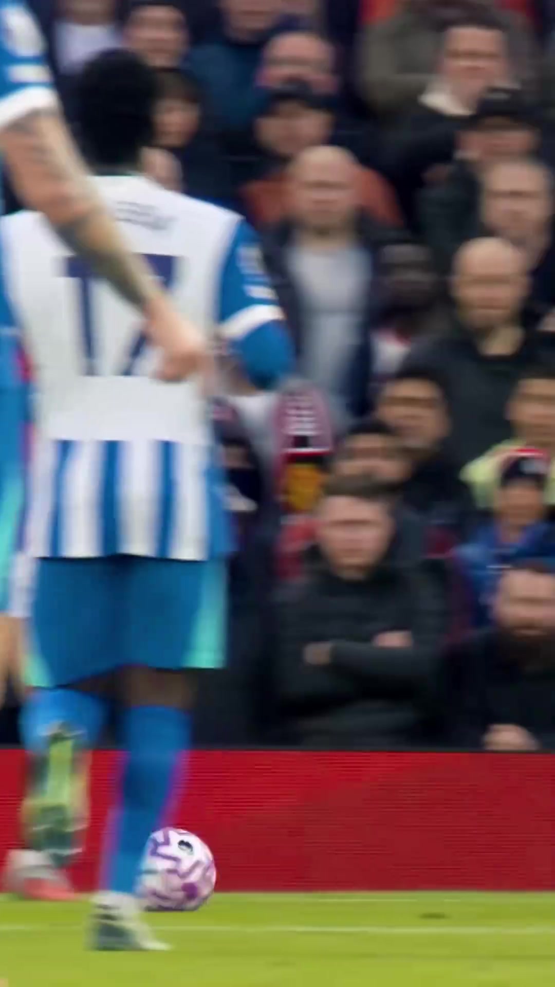 有著英俊臉龐的舒梅切爾請(qǐng)用一個(gè)詞評(píng)價(jià)拉門斯十月的表現(xiàn)