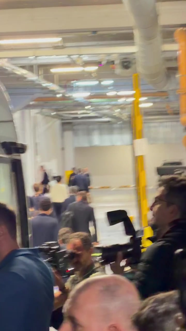 皇馬大巴抵達利物浦又是一年利物浦大戰(zhàn)皇馬誰會拿下比賽呢