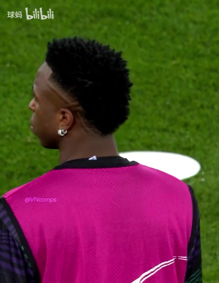 完虐當年維尼修斯單挑利物浦后防線這才是巴西超新星的實力