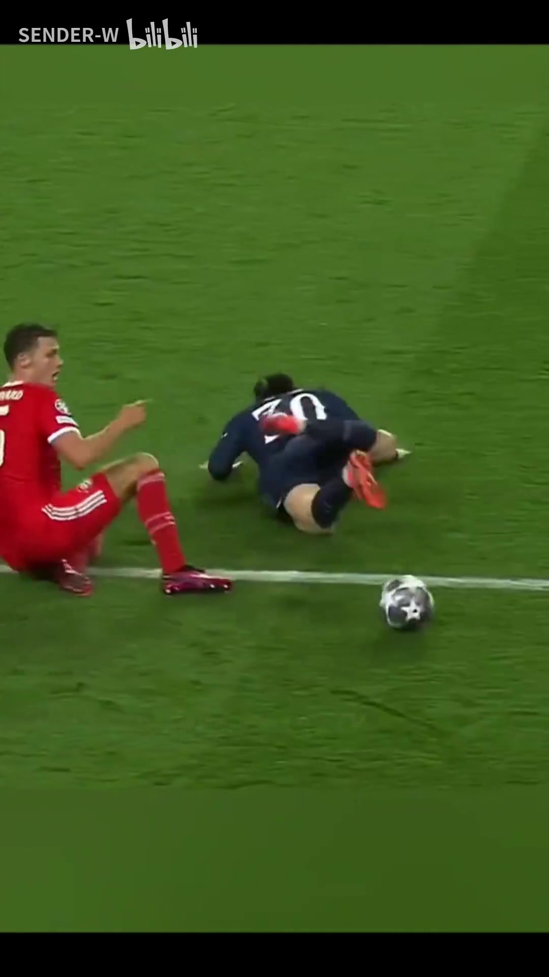 第一視角拜仁時(shí)期帕瓦爾對(duì)梅西使用剪刀腳這個(gè)動(dòng)作確實(shí)很不好